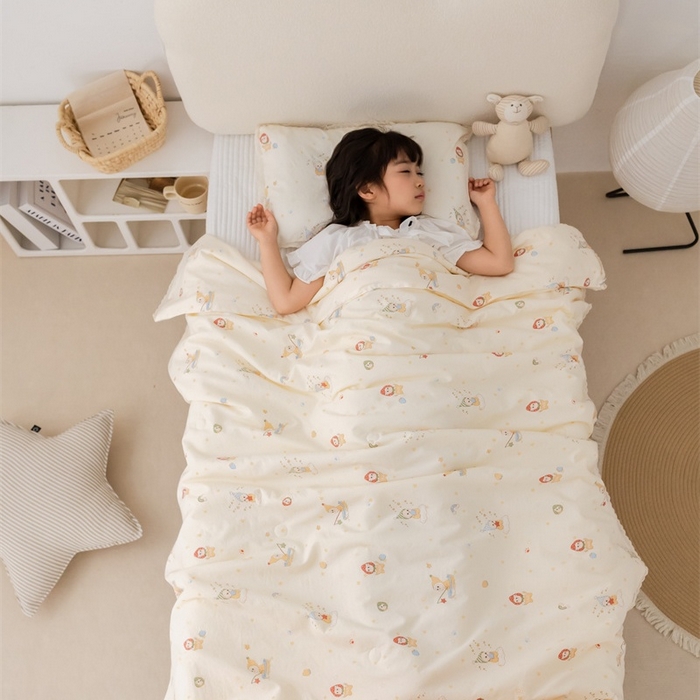 91家纺网 家纺一手货源 找家纺 心卓婴童馆 2026春夏新款云感棉四季被大豆被被子被芯 白底星星