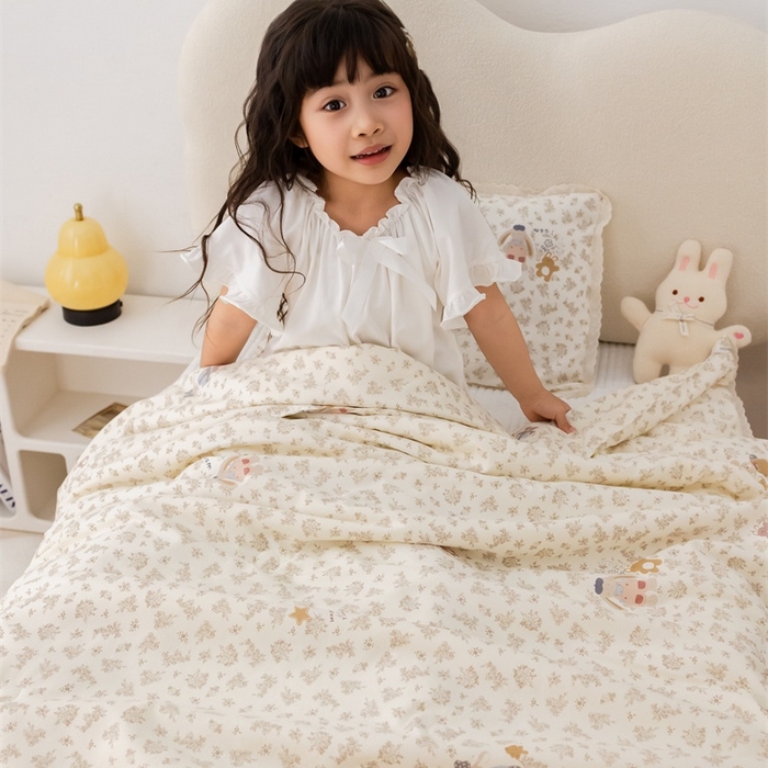 91家纺网 家纺一手货源 找家纺 心卓婴童馆 2026春夏新款云感棉四季被大豆被被子被芯 碎花小兔