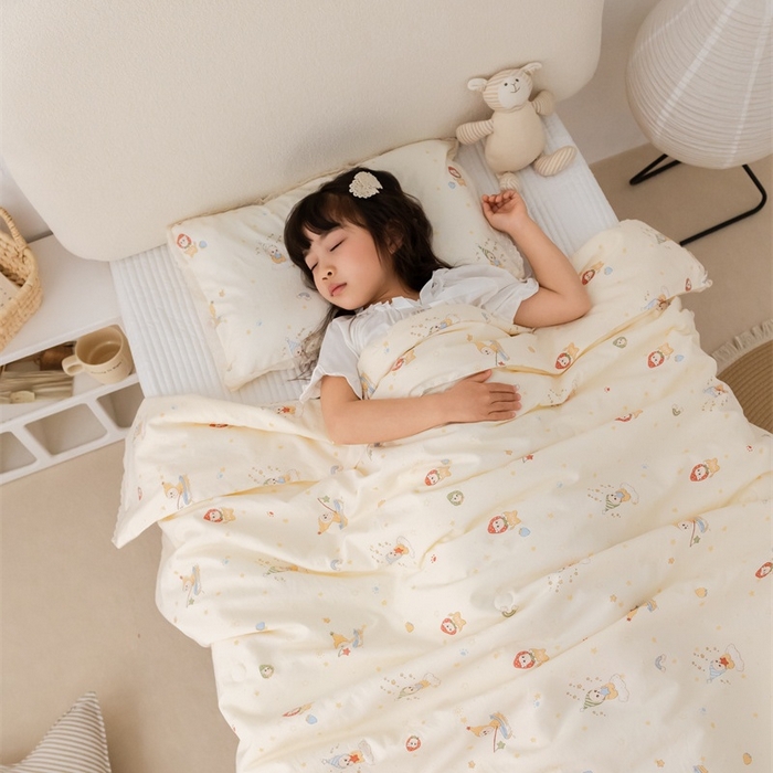 91家纺网 家纺一手货源 找家纺 心卓婴童馆 2026春夏新款云感棉四季被大豆被被子被芯 白底星星