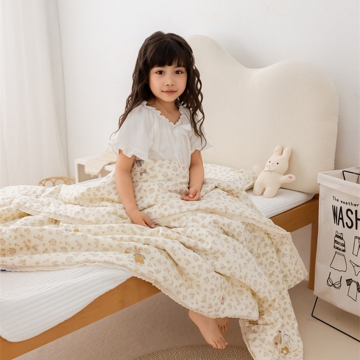 91家纺网 家纺一手货源 找家纺 心卓婴童馆 2026春夏新款云感棉四季被大豆被被子被芯 碎花小兔