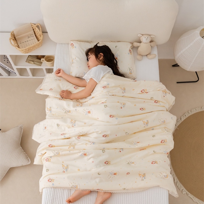 91家纺网 家纺一手货源 找家纺 心卓婴童馆 2026春夏新款云感棉四季被大豆被被子被芯 白底星星