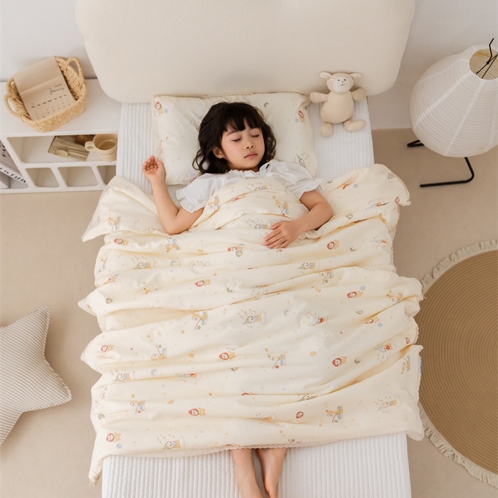 91家纺网 家纺一手货源 找家纺 心卓婴童馆 2026春夏新款云感棉四季被大豆被被子被芯 白底星星