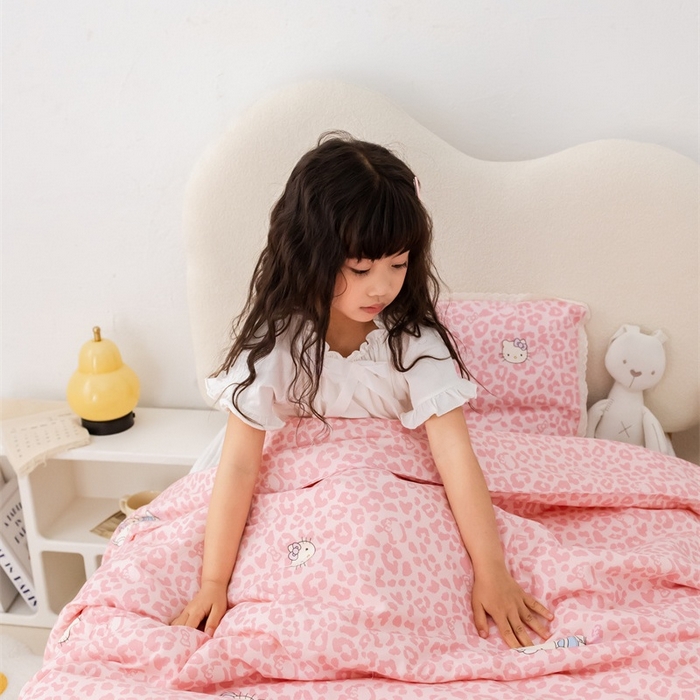 91家纺网 家纺一手货源 找家纺 心卓婴童馆 2026春夏新款云感棉四季被大豆被被子被芯 粉豹纹