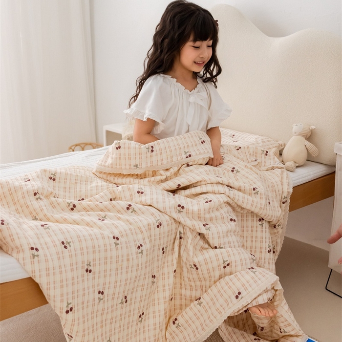 91家纺网 家纺一手货源 找家纺 心卓婴童馆 2026春夏新款云感棉四季被大豆被被子被芯 红色樱桃