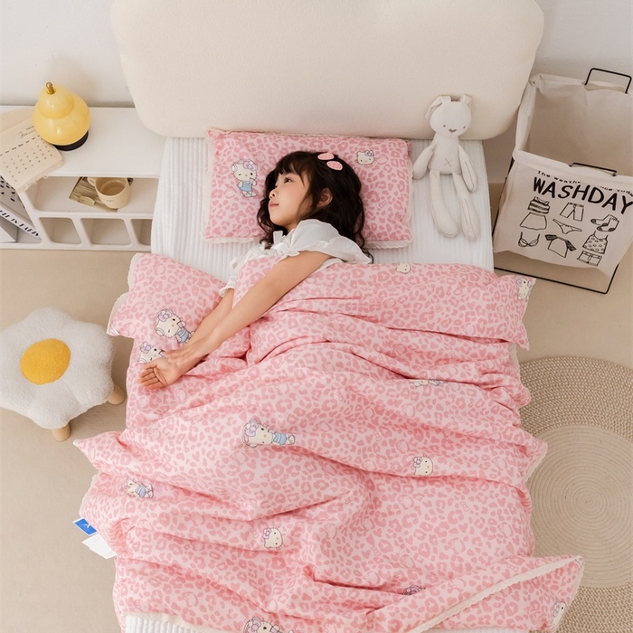 91家纺网 家纺一手货源 找家纺 心卓婴童馆 2026春夏新款云感棉四季被大豆被被子被芯 粉豹纹