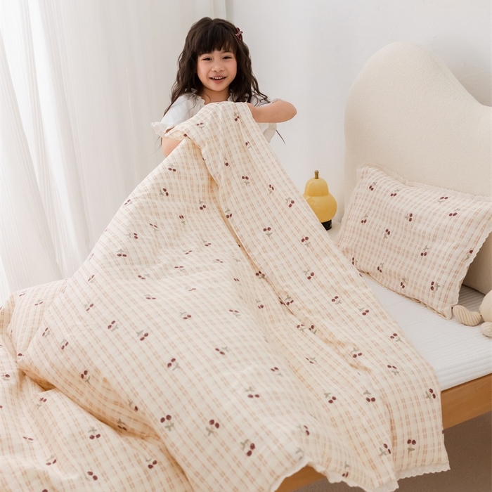 91家纺网 家纺一手货源 找家纺 心卓婴童馆 2026春夏新款云感棉四季被大豆被被子被芯 红色樱桃