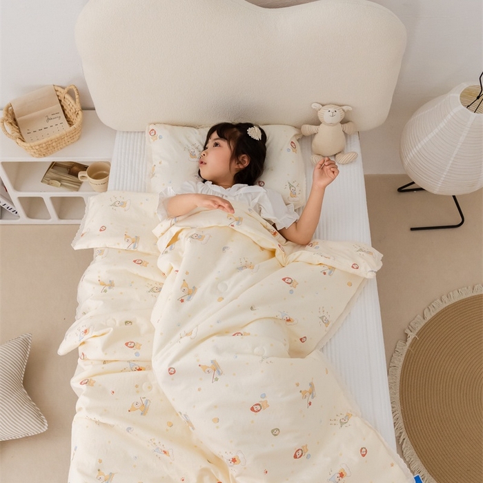 91家纺网 家纺一手货源 找家纺 心卓婴童馆 2026春夏新款云感棉四季被大豆被被子被芯 白底星星