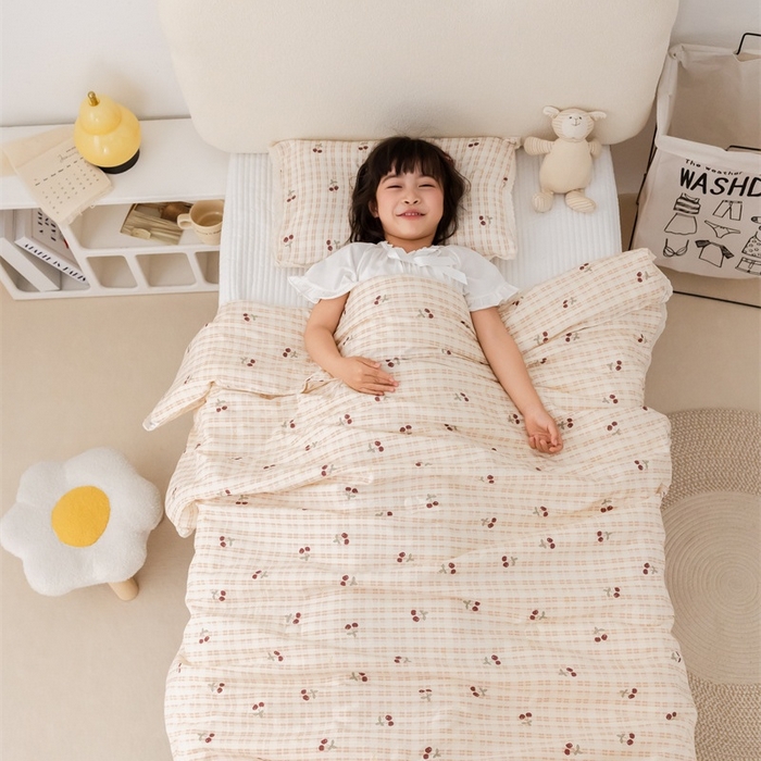 91家纺网 家纺一手货源 找家纺 心卓婴童馆 2026春夏新款云感棉四季被大豆被被子被芯 红色樱桃