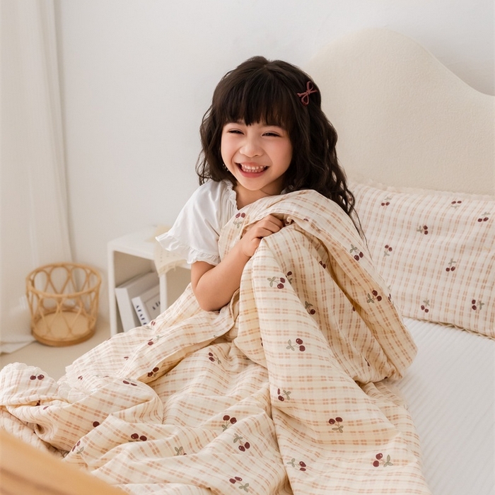 91家纺网 家纺一手货源 找家纺 心卓婴童馆 2026春夏新款云感棉四季被大豆被被子被芯 红色樱桃