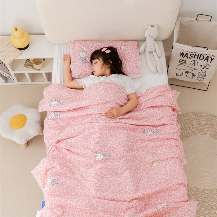 91家纺网 家纺一手货源 找家纺 心卓婴童馆 2026春夏新款云感棉四季被大豆被被子被芯 粉豹纹