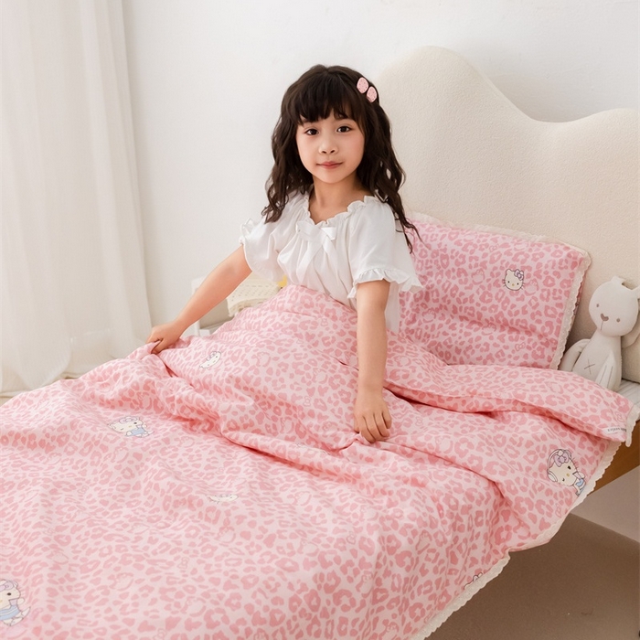 91家纺网 家纺一手货源 找家纺 心卓婴童馆 2026春夏新款云感棉四季被大豆被被子被芯 粉豹纹