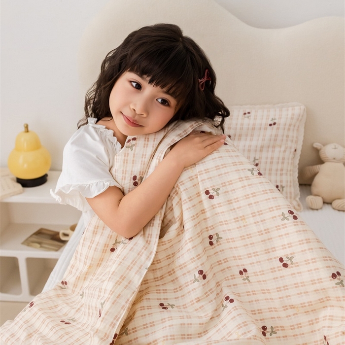 91家纺网 家纺一手货源 找家纺 心卓婴童馆 2026春夏新款云感棉四季被大豆被被子被芯 红色樱桃
