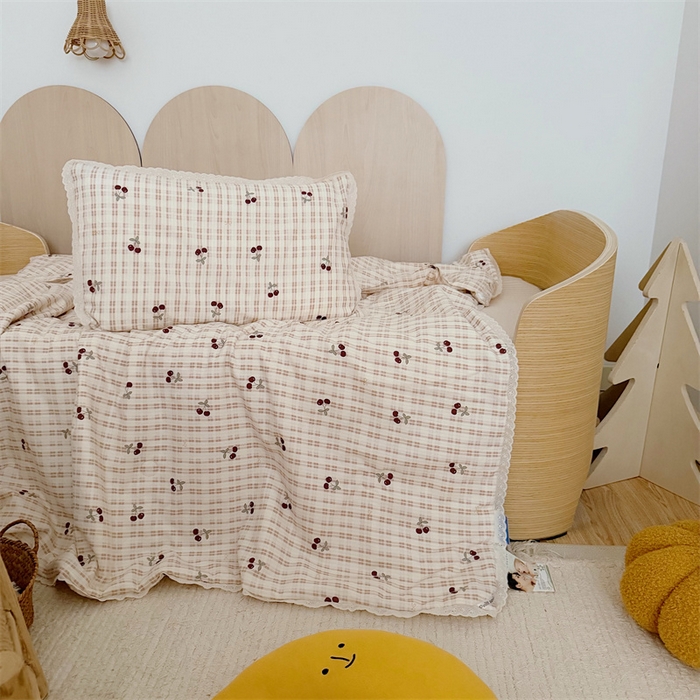 91家纺网 家纺一手货源 找家纺 心卓婴童馆 2026春夏新款云感棉四季被大豆被被子被芯 红色樱桃