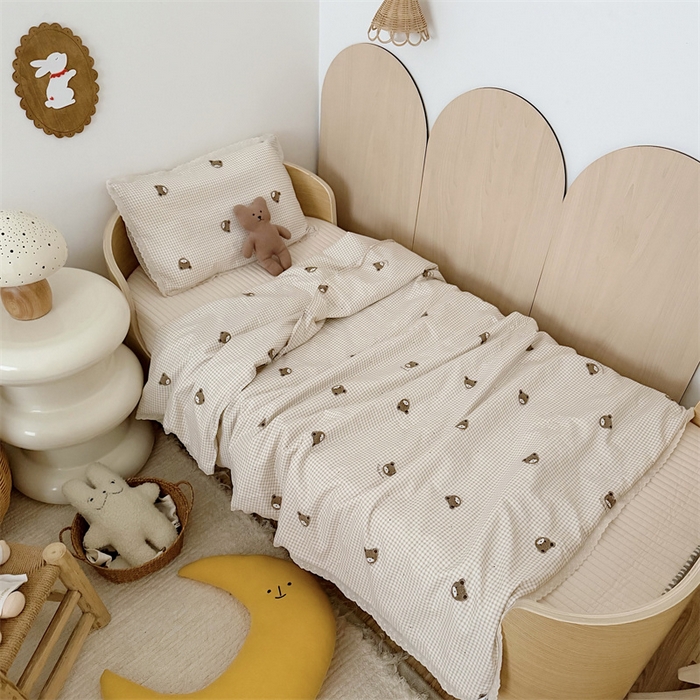 91家纺网 家纺一手货源 找家纺 心卓婴童馆 2026春夏新款云感棉四季被大豆被被子被芯 点点熊