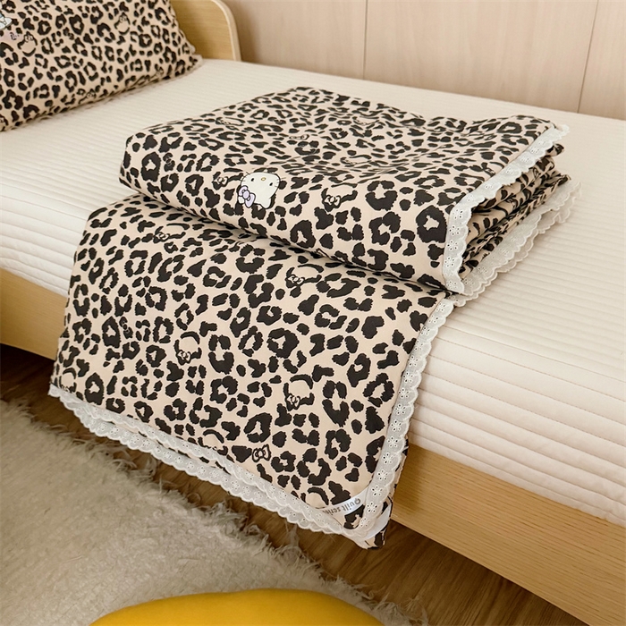 91家纺网 家纺一手货源 找家纺 心卓婴童馆 2026春夏新款云感棉四季被大豆被被子被芯 棕色豹纹