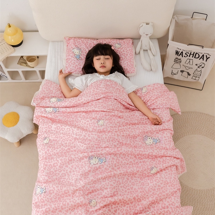 91家纺网 家纺一手货源 找家纺 心卓婴童馆 2026春夏新款云感棉四季被大豆被被子被芯 粉豹纹