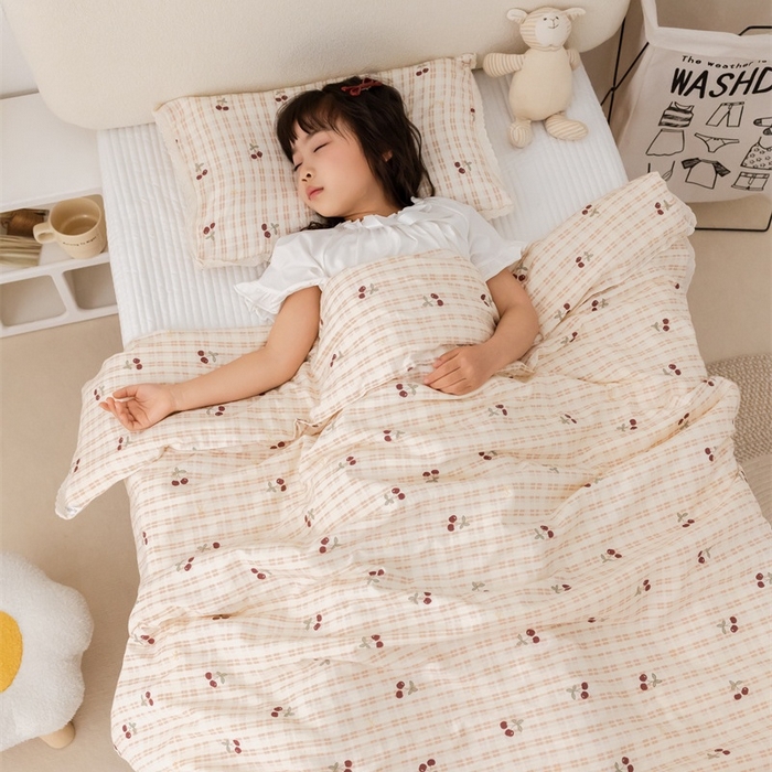 91家纺网 家纺一手货源 找家纺 心卓婴童馆 2026春夏新款云感棉四季被大豆被被子被芯 红色樱桃