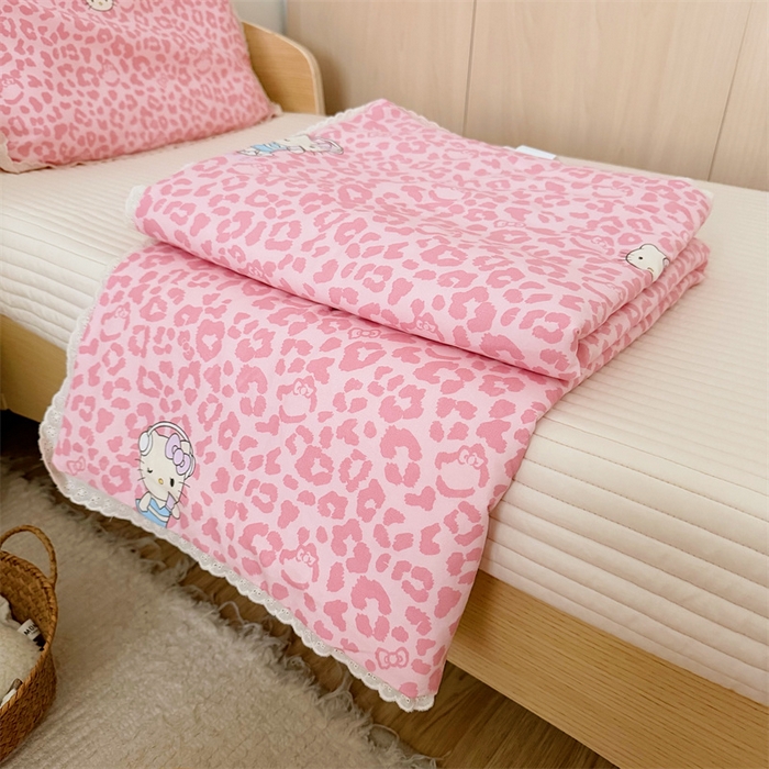 91家纺网 家纺一手货源 找家纺 心卓婴童馆 2026春夏新款云感棉四季被大豆被被子被芯 粉豹纹