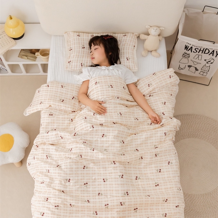 91家纺网 家纺一手货源 找家纺 心卓婴童馆 2026春夏新款云感棉四季被大豆被被子被芯 红色樱桃