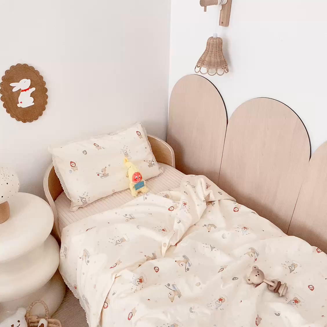 91家纺网 家纺一手货源 找家纺 心卓婴童馆 2026春夏新款云感棉四季被大豆被被子被芯 白底星星