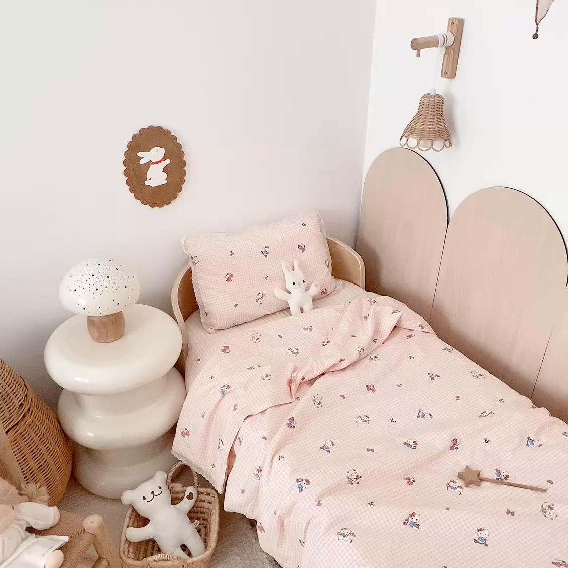 91家纺网 家纺一手货源 找家纺 心卓婴童馆 2026春夏新款云感棉四季被大豆被被子被芯 粉格子小猫