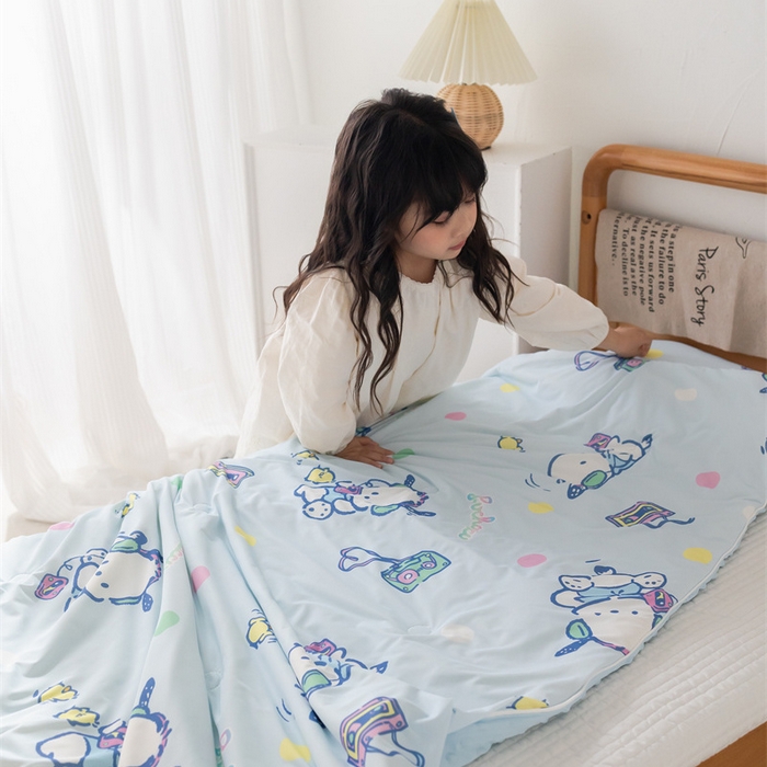 91家纺网 家纺一手货源 找家纺 心卓婴童馆 2026新款三丽鸥凉感丝冰豆豆被被子被芯-儿童图 音乐帕恰狗