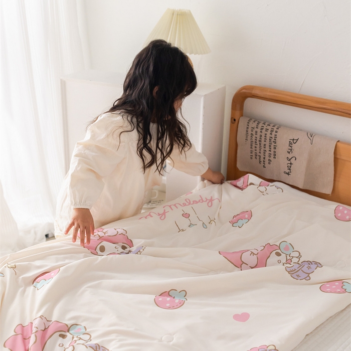 91家纺网 家纺一手货源 找家纺 心卓婴童馆 2026新款三丽鸥凉感丝冰豆豆被被子被芯-儿童图 草莓美乐蒂