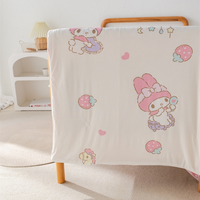 91家纺网 家纺一手货源 找家纺 心卓婴童馆 2026新款三丽鸥凉感丝冰豆豆被被子被芯-儿童图 草莓美乐蒂