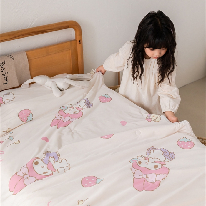 91家纺网 家纺一手货源 找家纺 心卓婴童馆 2026新款三丽鸥凉感丝冰豆豆被被子被芯-儿童图 草莓美乐蒂