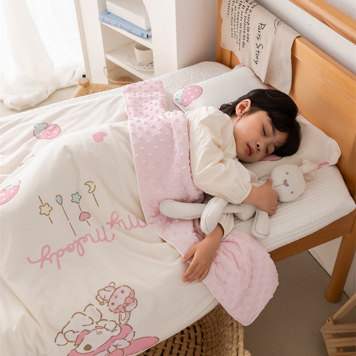 91家纺网 家纺一手货源 找家纺 心卓婴童馆 2026新款三丽鸥凉感丝冰豆豆被被子被芯-儿童图 草莓美乐蒂