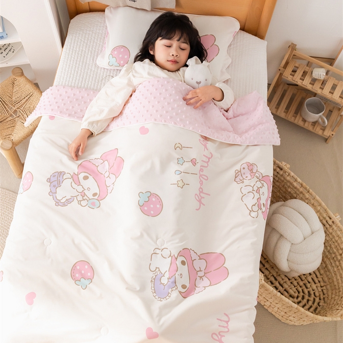 91家纺网 家纺一手货源 找家纺 心卓婴童馆 2026新款三丽鸥凉感丝冰豆豆被被子被芯-儿童图 草莓美乐蒂