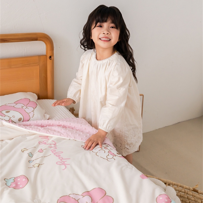91家纺网 家纺一手货源 找家纺 心卓婴童馆 2026新款三丽鸥凉感丝冰豆豆被被子被芯-儿童图 草莓美乐蒂