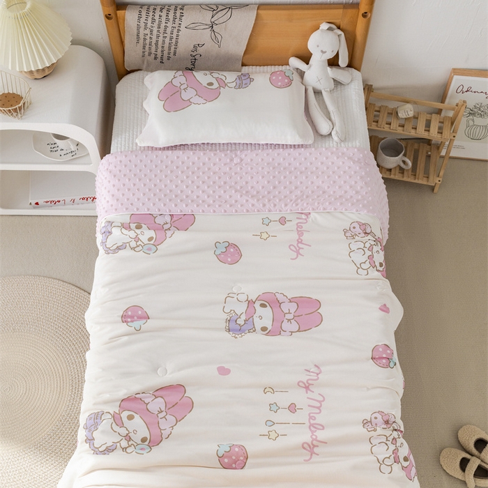 91家纺网 家纺一手货源 找家纺 心卓婴童馆 2026新款三丽鸥凉感丝冰豆豆被被子被芯-儿童图 草莓美乐蒂