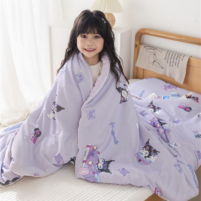 91家纺网 家纺一手货源 找家纺 心卓婴童馆 2026新款三丽鸥凉感丝冰豆豆被被子被芯-儿童图 牛奶库洛米