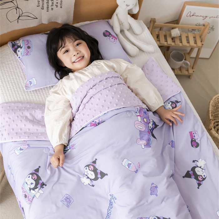 91家纺网 家纺一手货源 找家纺 心卓婴童馆 2026新款三丽鸥凉感丝冰豆豆被被子被芯-儿童图 牛奶库洛米