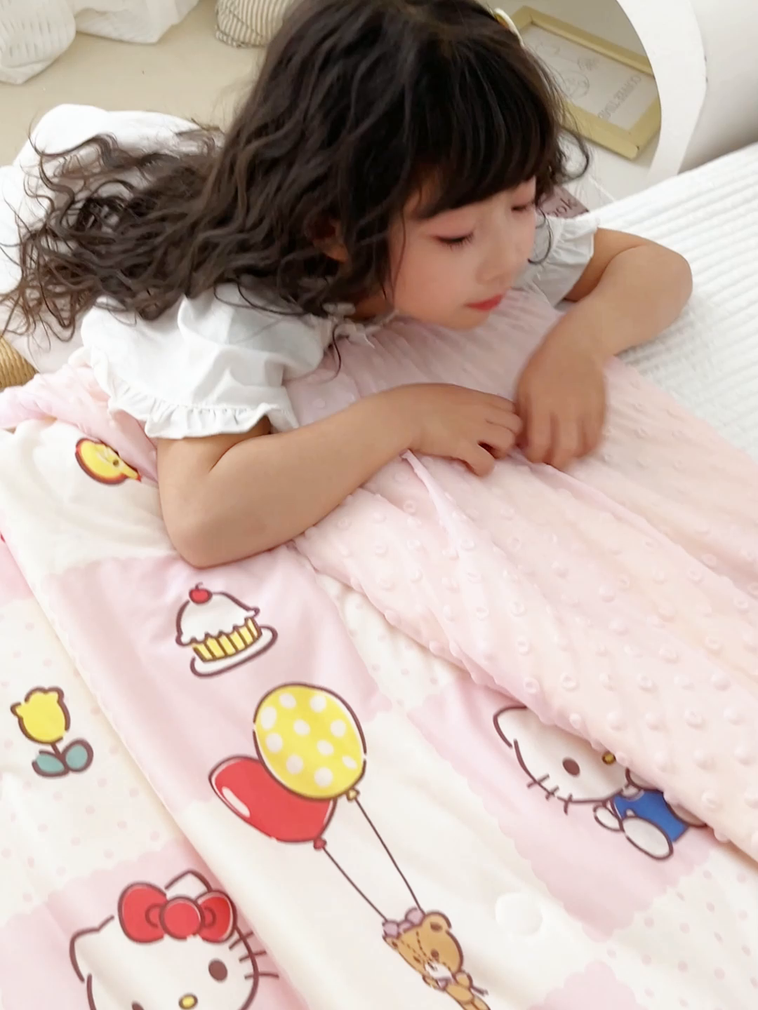 91家纺网 家纺一手货源 找家纺 心卓婴童馆 2026新款三丽鸥凉感丝冰豆豆被被子被芯-儿童图 气球kitty猫