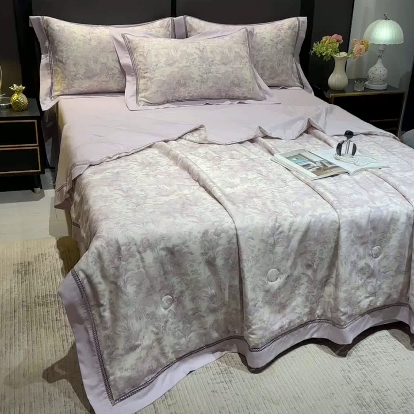 91家纺网 家纺一手货源 找家纺 欧夏家纺 2026莱赛尔天丝麻数码印花镂空夏被空调被夏凉被 紫亭