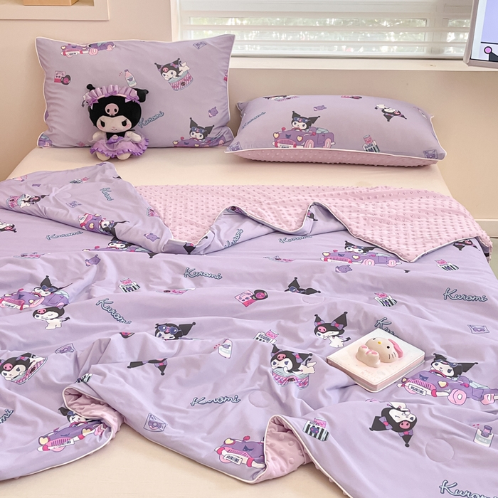 91家纺网 家纺一手货源 找家纺 心卓婴童馆 2026新款三丽鸥凉感丝冰豆豆被被子被芯-成人图 牛奶库洛米