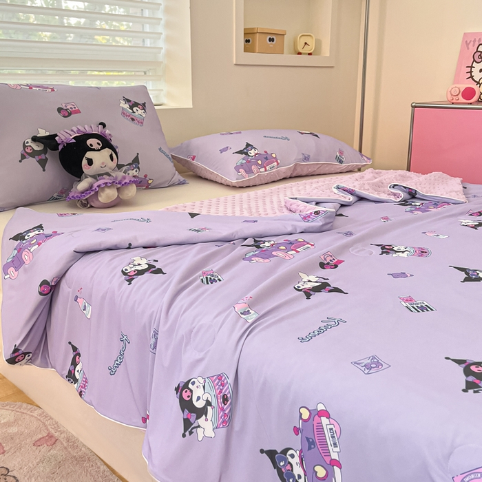 91家纺网 家纺一手货源 找家纺 心卓婴童馆 2026新款三丽鸥凉感丝冰豆豆被被子被芯-成人图 牛奶库洛米