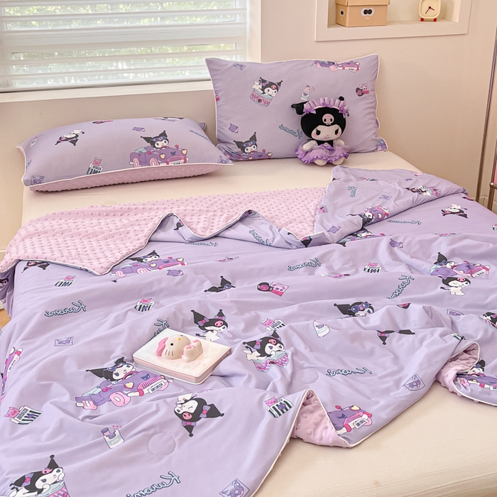 91家纺网 家纺一手货源 找家纺 心卓婴童馆 2026新款三丽鸥凉感丝冰豆豆被被子被芯-成人图 牛奶库洛米