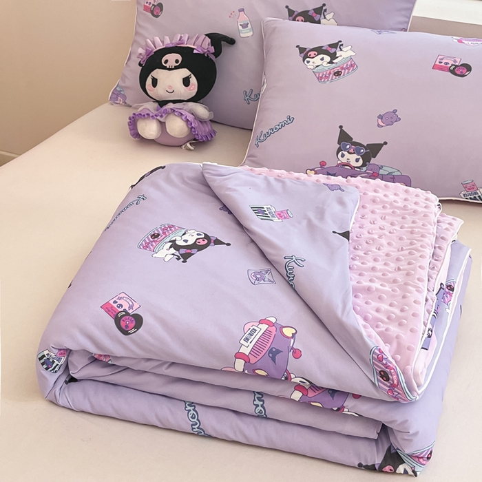 91家纺网 家纺一手货源 找家纺 心卓婴童馆 2026新款三丽鸥凉感丝冰豆豆被被子被芯-成人图 牛奶库洛米