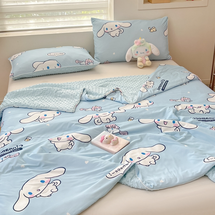 91家纺网 家纺一手货源 找家纺 心卓婴童馆 2026新款三丽鸥凉感丝冰豆豆被被子被芯-成人图 独角兽玉桂狗