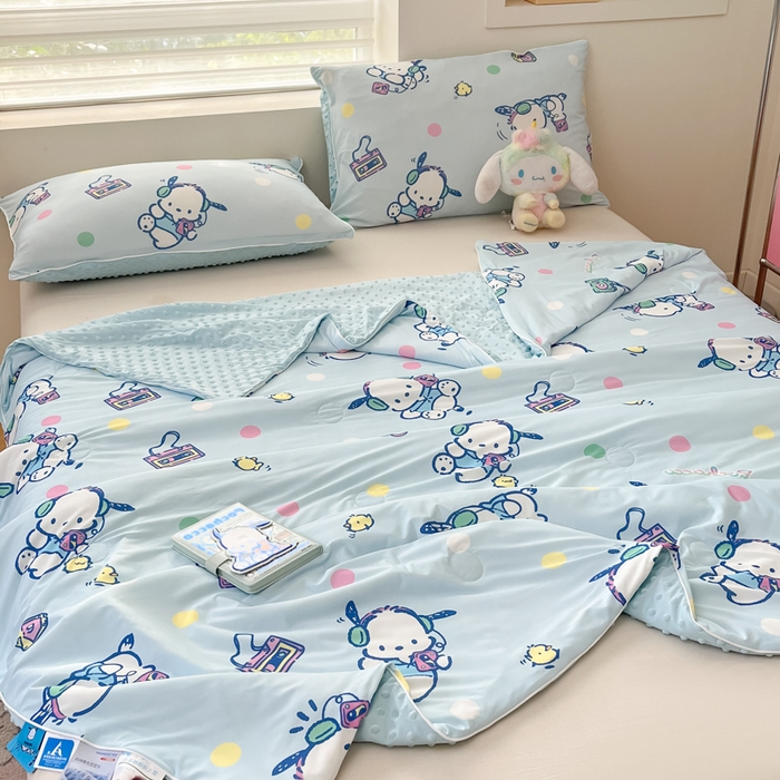 91家纺网 家纺一手货源 找家纺 心卓婴童馆 2026新款三丽鸥凉感丝冰豆豆被被子被芯-成人图 音乐帕恰狗