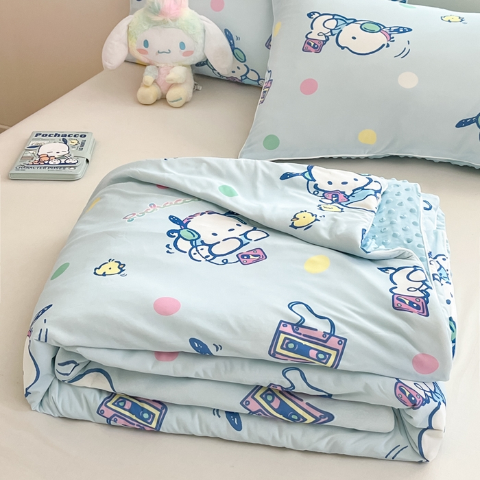 91家纺网 家纺一手货源 找家纺 心卓婴童馆 2026新款三丽鸥凉感丝冰豆豆被被子被芯-成人图 音乐帕恰狗