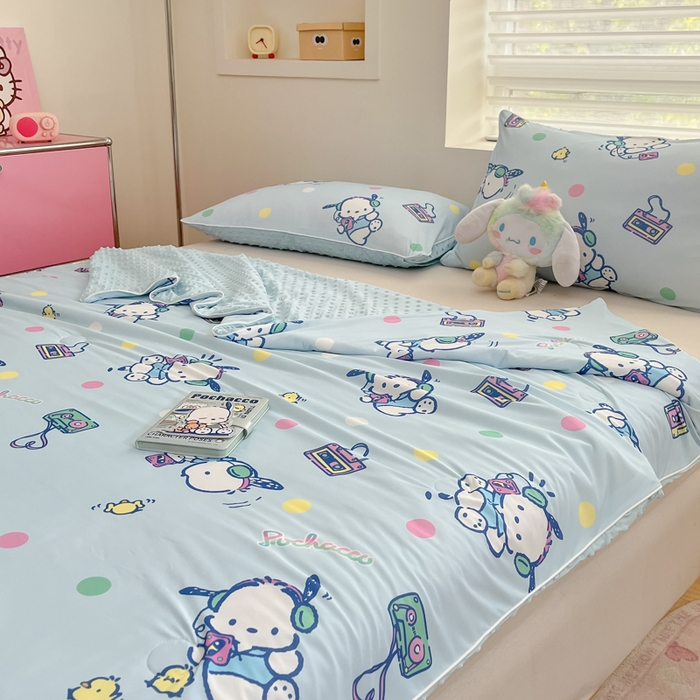 91家纺网 家纺一手货源 找家纺 心卓婴童馆 2026新款三丽鸥凉感丝冰豆豆被被子被芯-成人图 音乐帕恰狗