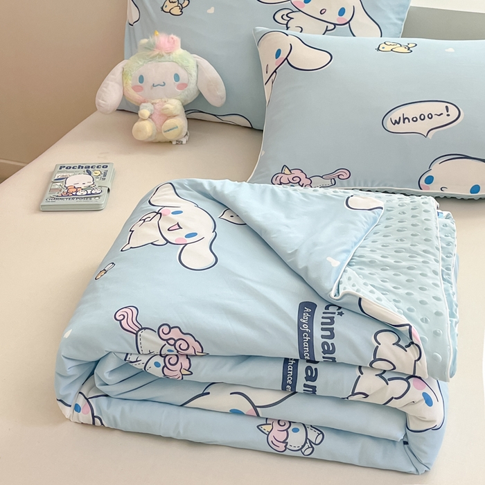 91家纺网 家纺一手货源 找家纺 心卓婴童馆 2026新款三丽鸥凉感丝冰豆豆被被子被芯-成人图 独角兽玉桂狗