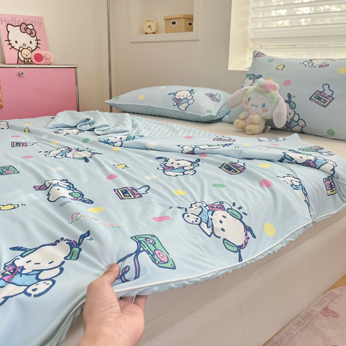 91家纺网 家纺一手货源 找家纺 心卓婴童馆 2026新款三丽鸥凉感丝冰豆豆被被子被芯-成人图 音乐帕恰狗