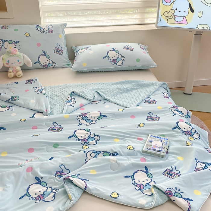 91家纺网 家纺一手货源 找家纺 心卓婴童馆 2026新款三丽鸥凉感丝冰豆豆被被子被芯-成人图 音乐帕恰狗