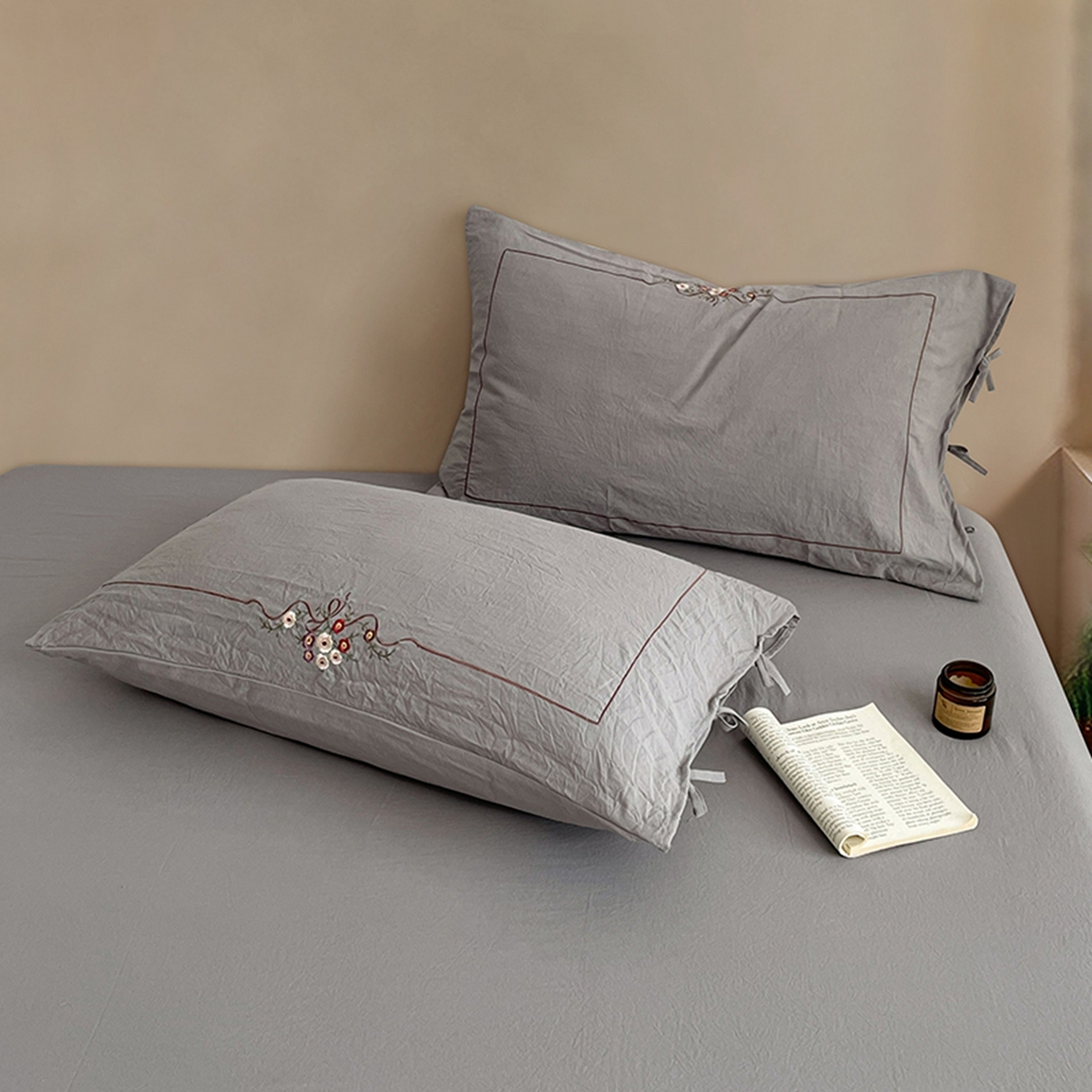 91家纺网 家纺一手货源 找家纺 yyds网供 2026新A类高克重复古刺绣绑带款水洗棉四件套三件套-花界 花界麻灰-绣花绑带款