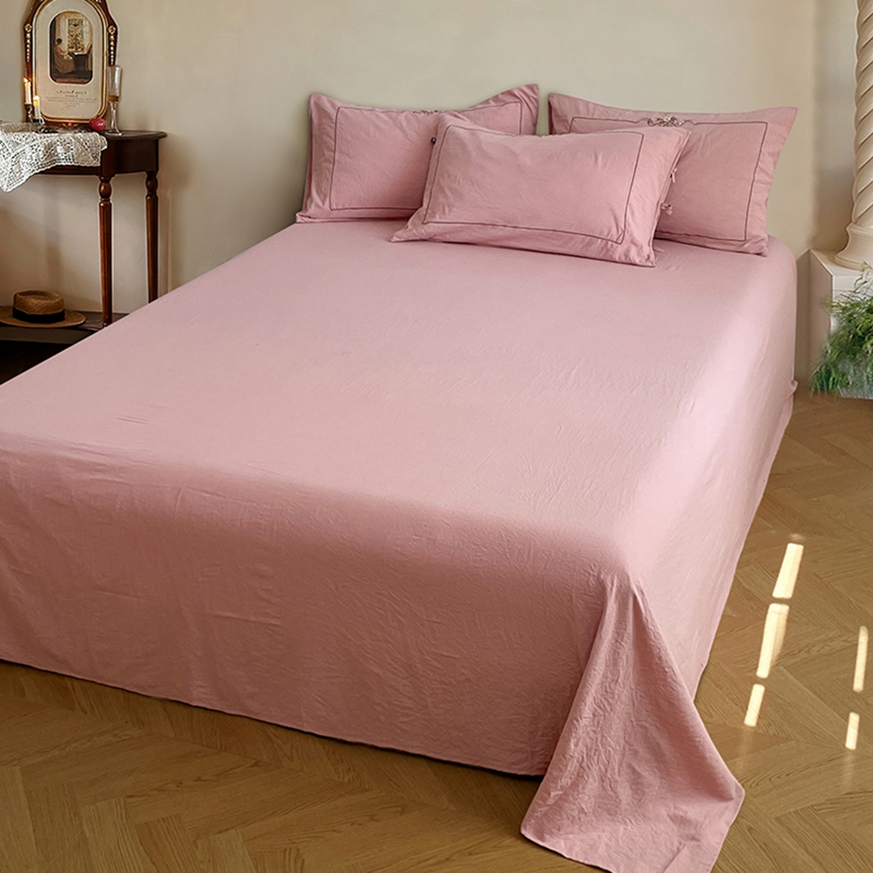 91家纺网 家纺一手货源 找家纺 yyds网供 2026新A类高克重复古刺绣绑带款水洗棉四件套三件套-花界 花界萱粉-绣花绑带款